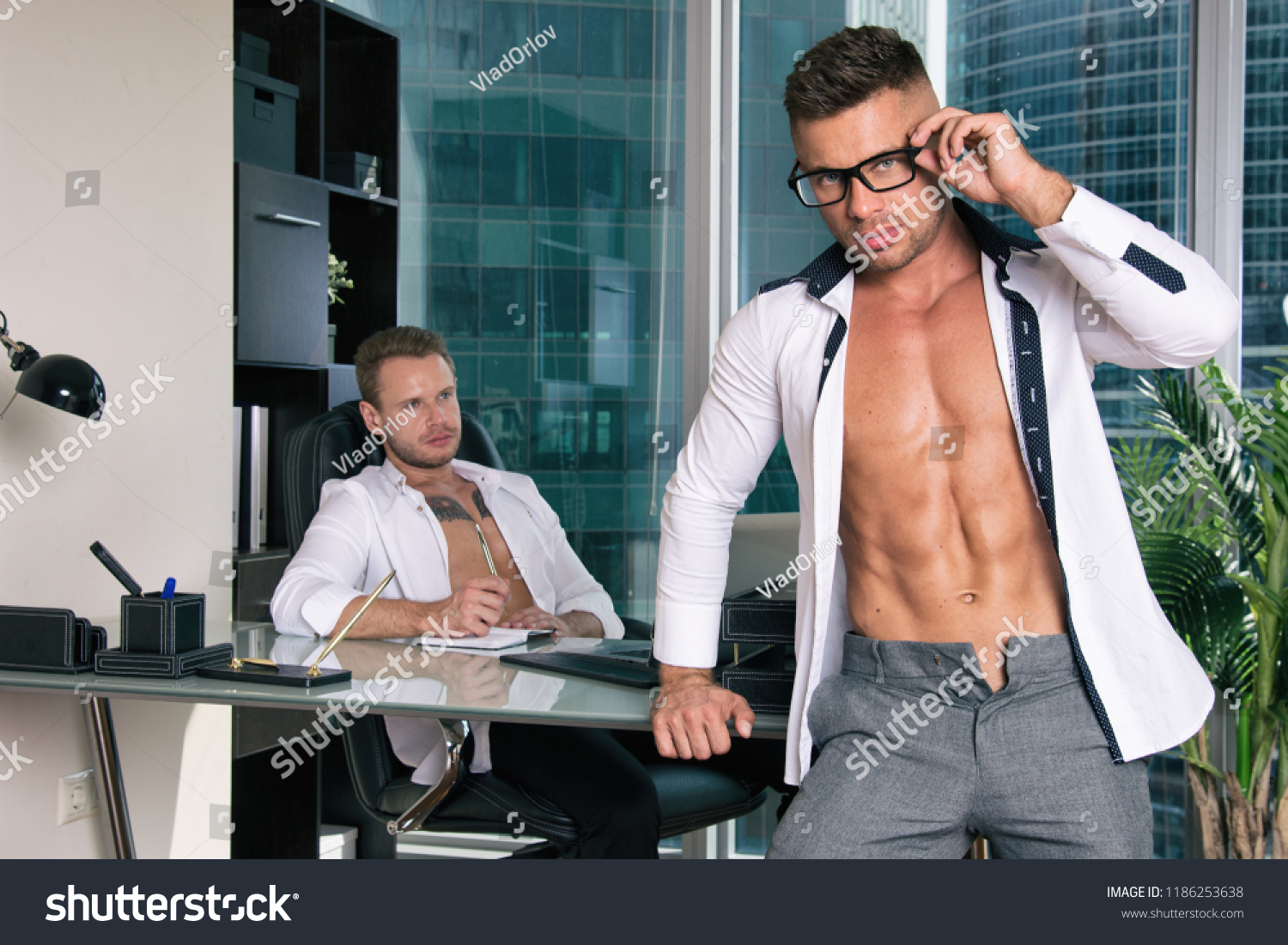 голые мужчины в офисе фото 14