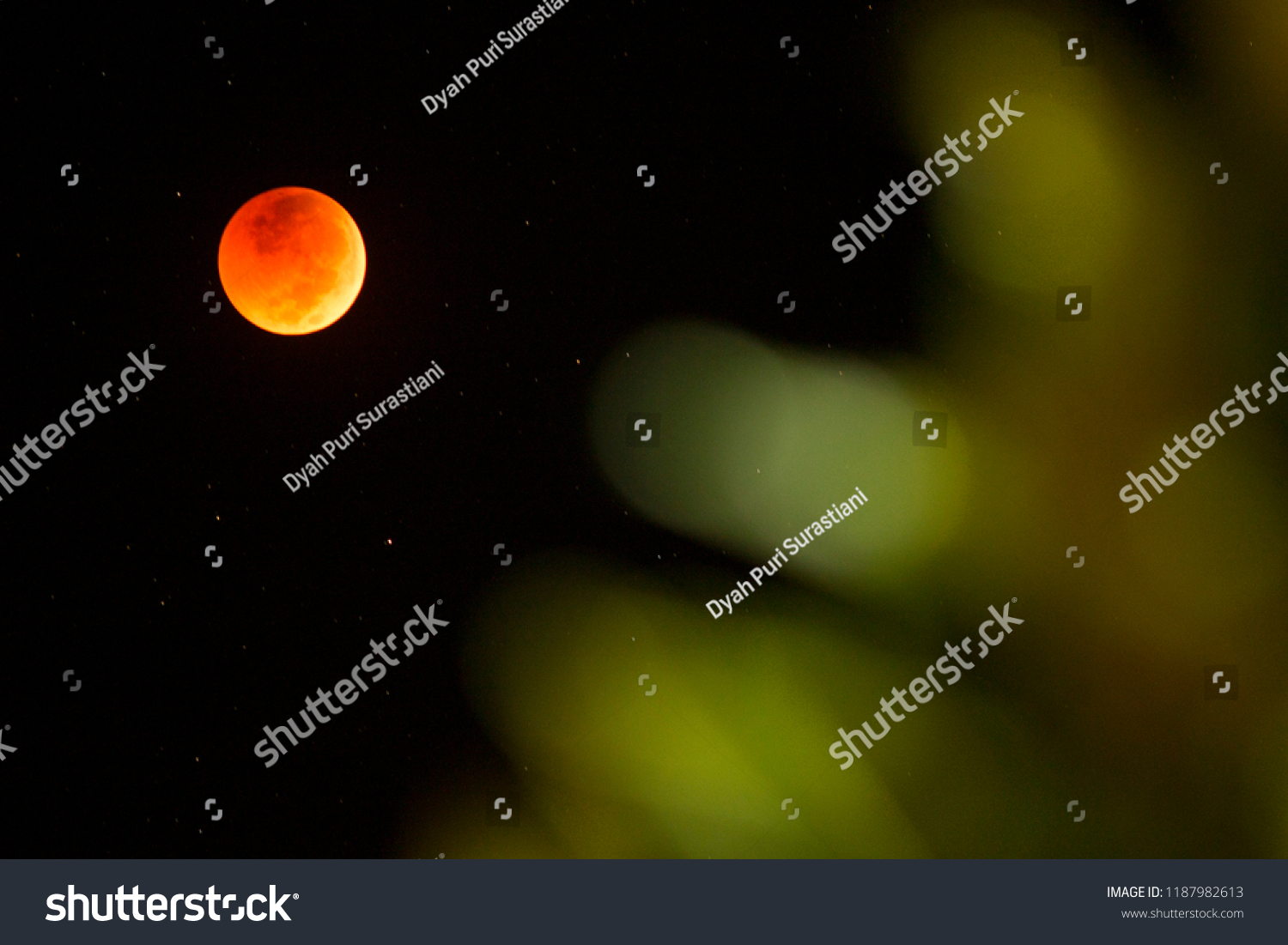 Fenomena Bulan Berwarna Merah Yang Hanya Stock Photo 1187982613 ...