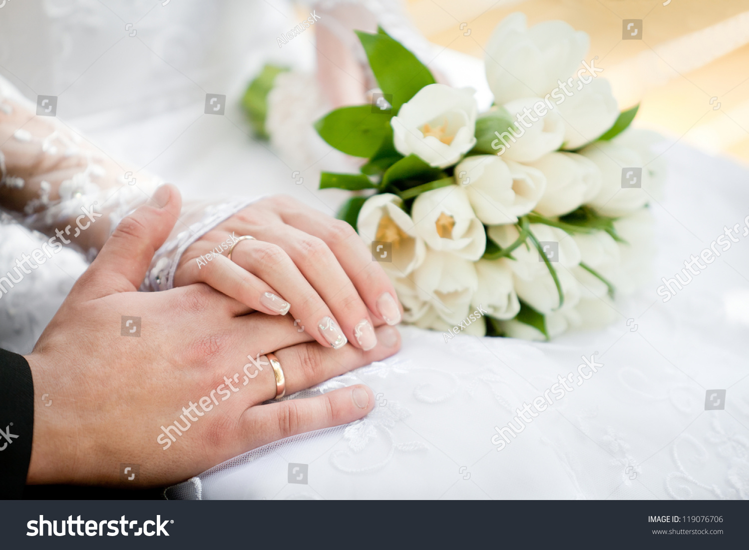 Обручальные кольца жених и невеста