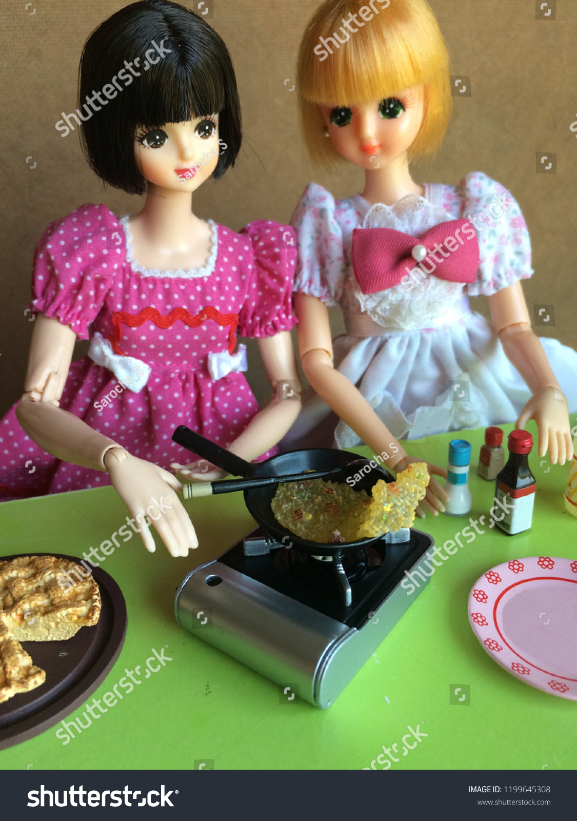 doll is cooking