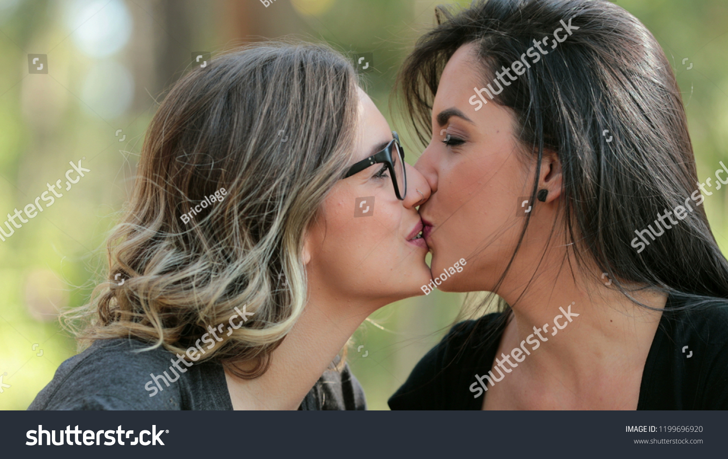 Real Lesbians Kissing