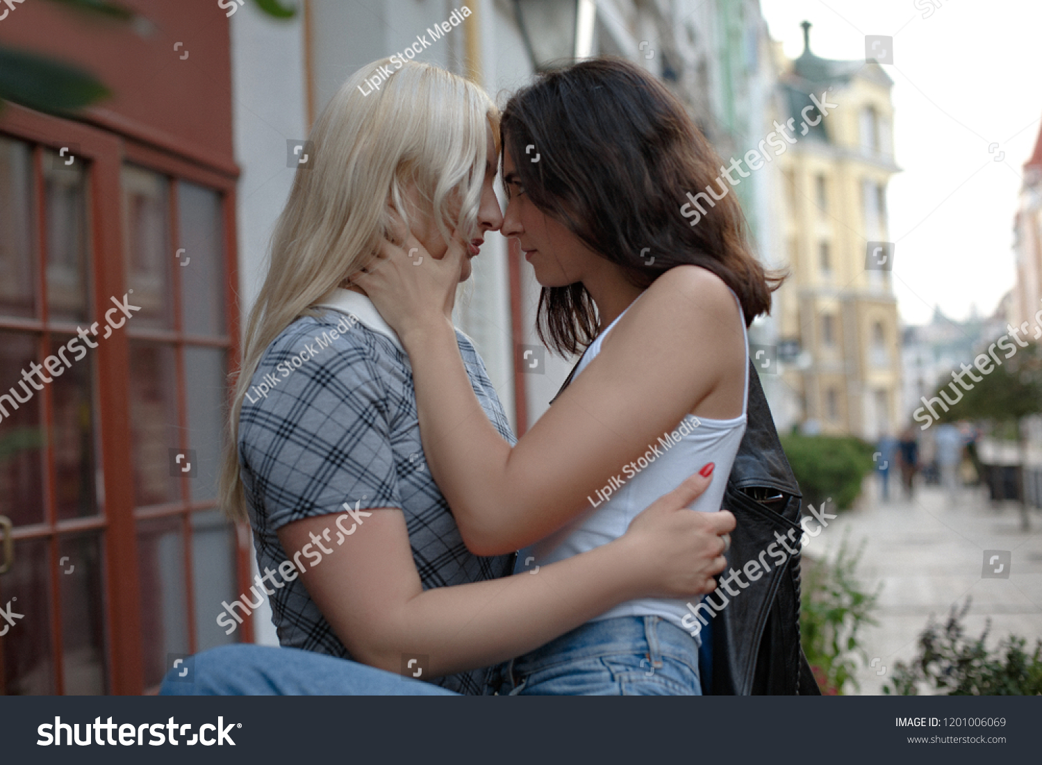 Lesbian Kissing Erotic