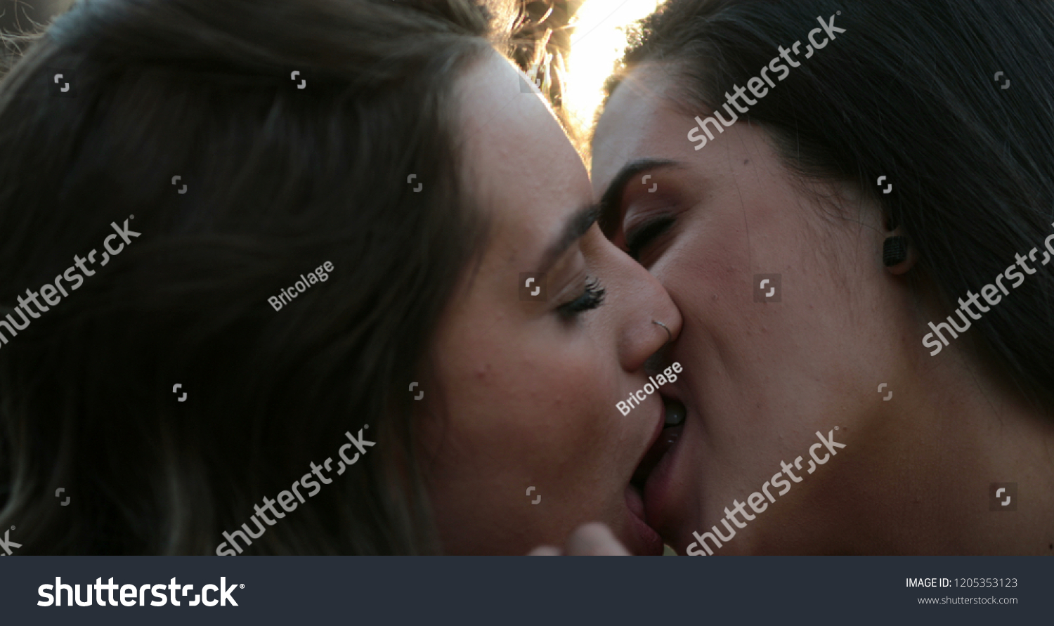 Dykes Kissing
