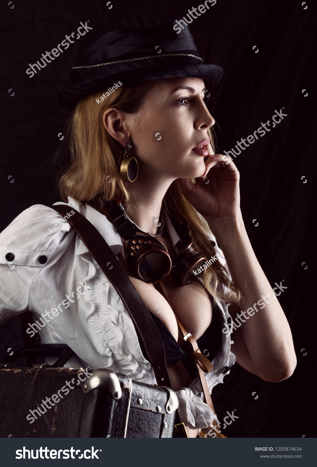 Sexy Girl Wearing Steampunk Costume Suitcase Foto Stok Shutterstock