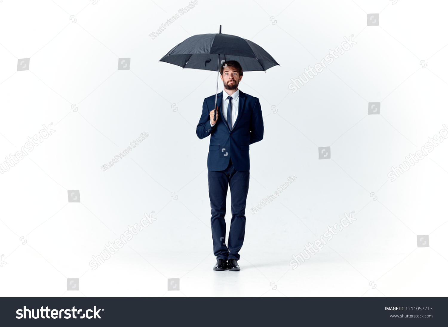 102,019 Man In Umbrella Images, Stock Photos & Vectors 