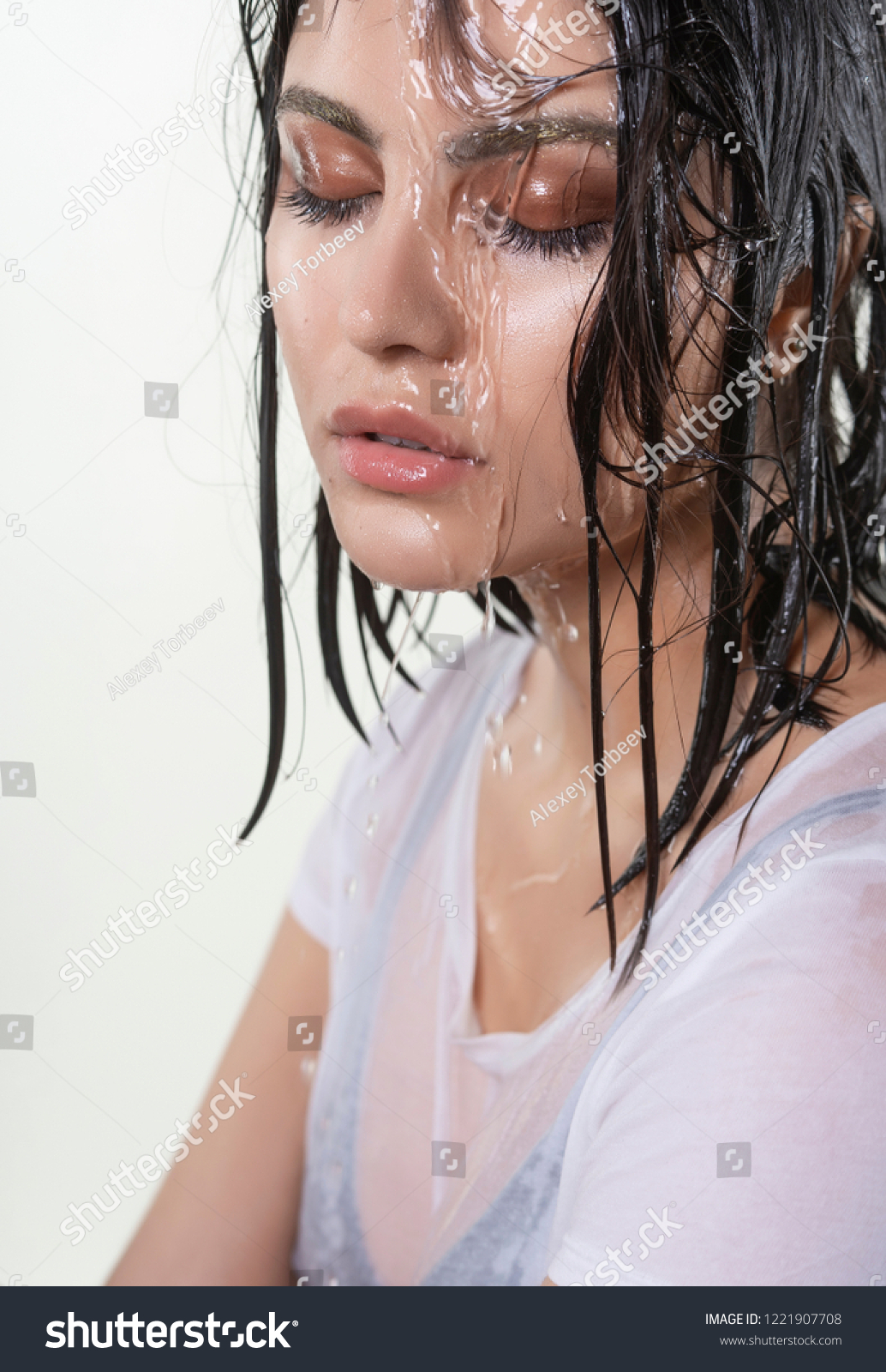 Beautiful Wet Brunette Girl Water Streams Stok Fotoğrafı 1221907708