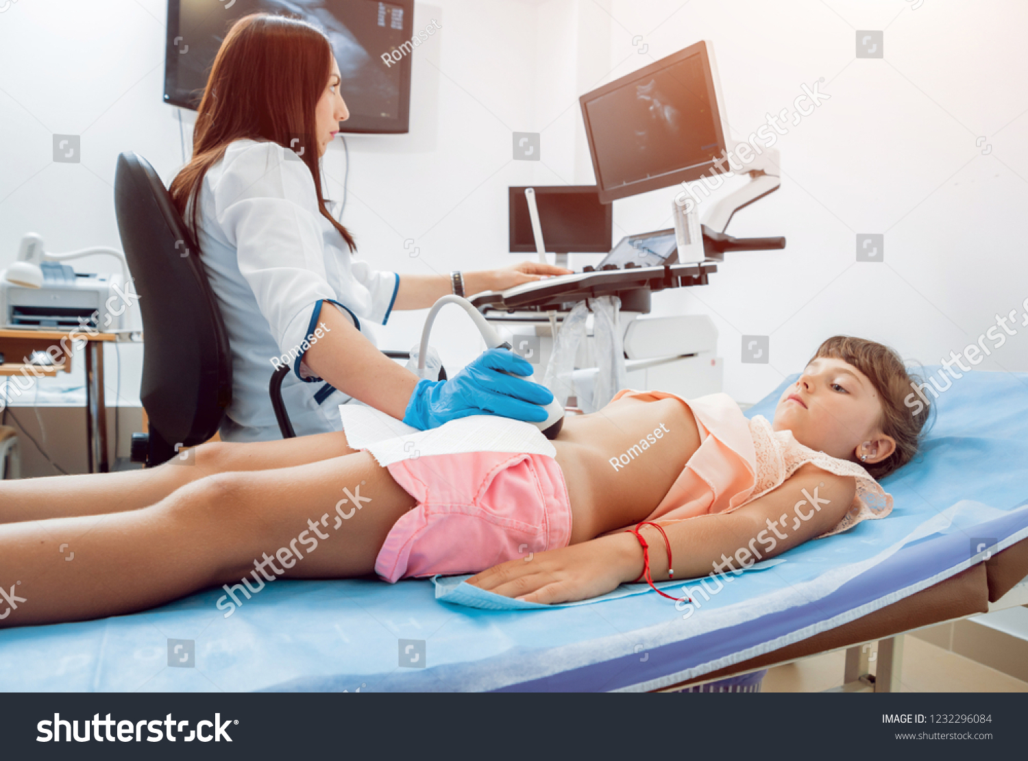 врач проверяет женщин грудь фото 74