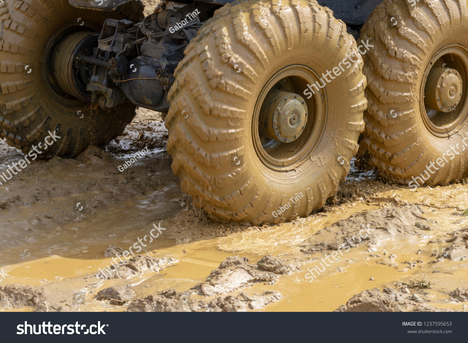 big trucks mudding