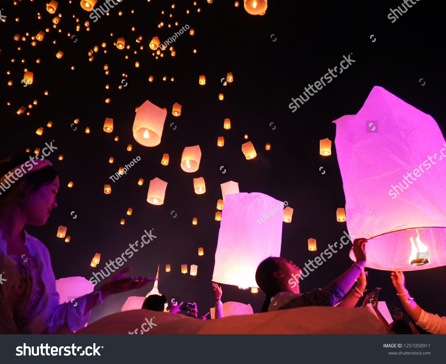 Launching Floating Lanterns Yeepeng Festival Chiangmai Stock Photo ...