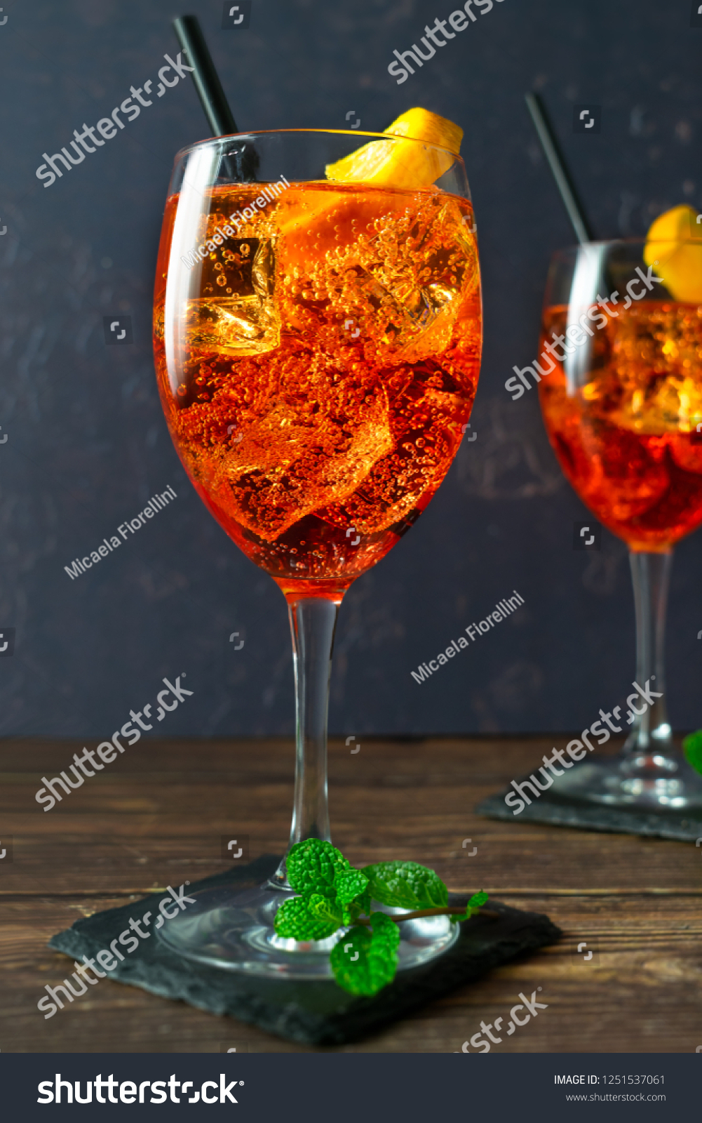 Стоковая фотография 1251537061: Aperol Spritz Cocktail Mint Leaves ...