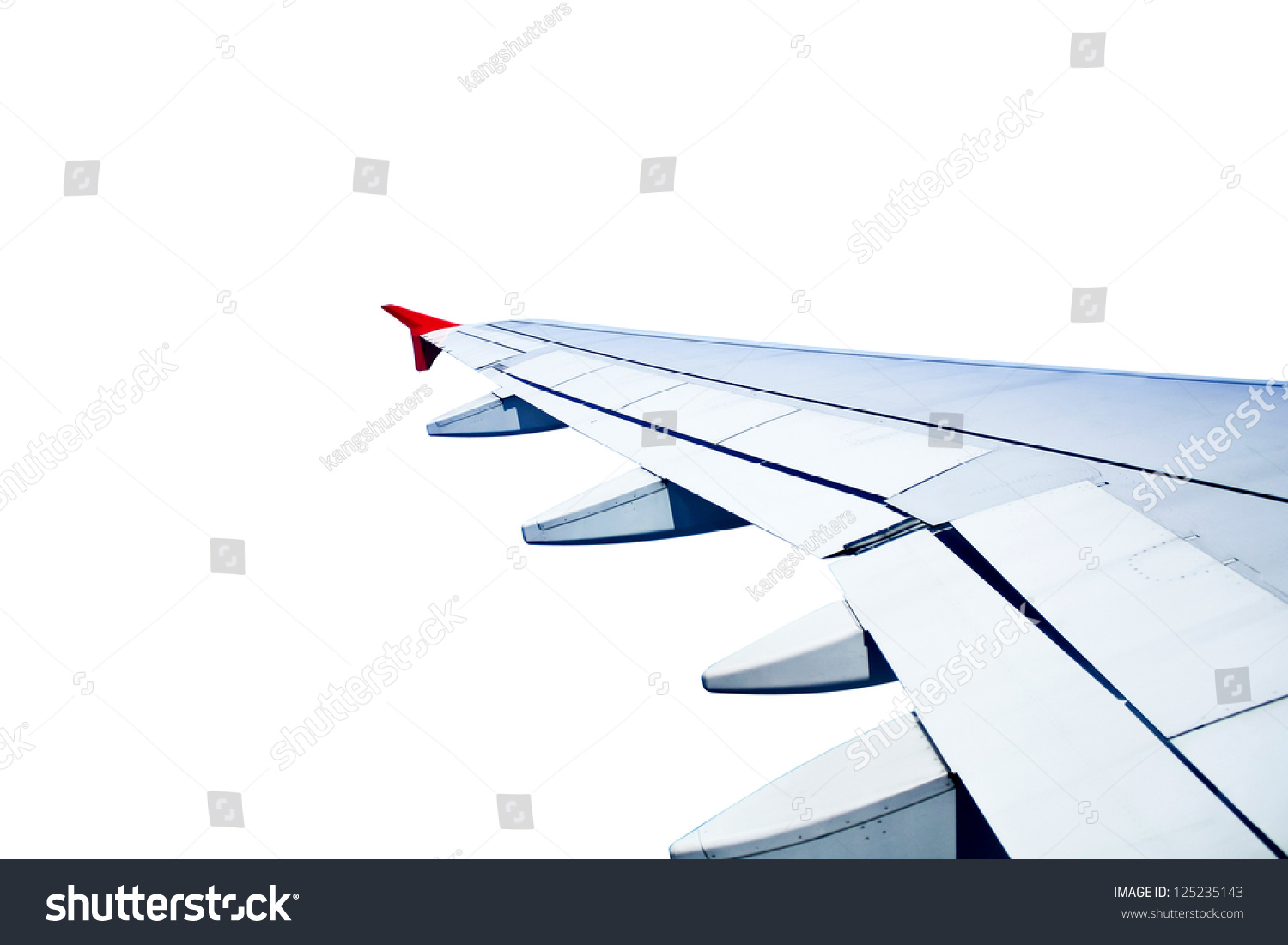 Крыло самолета на белом фоне