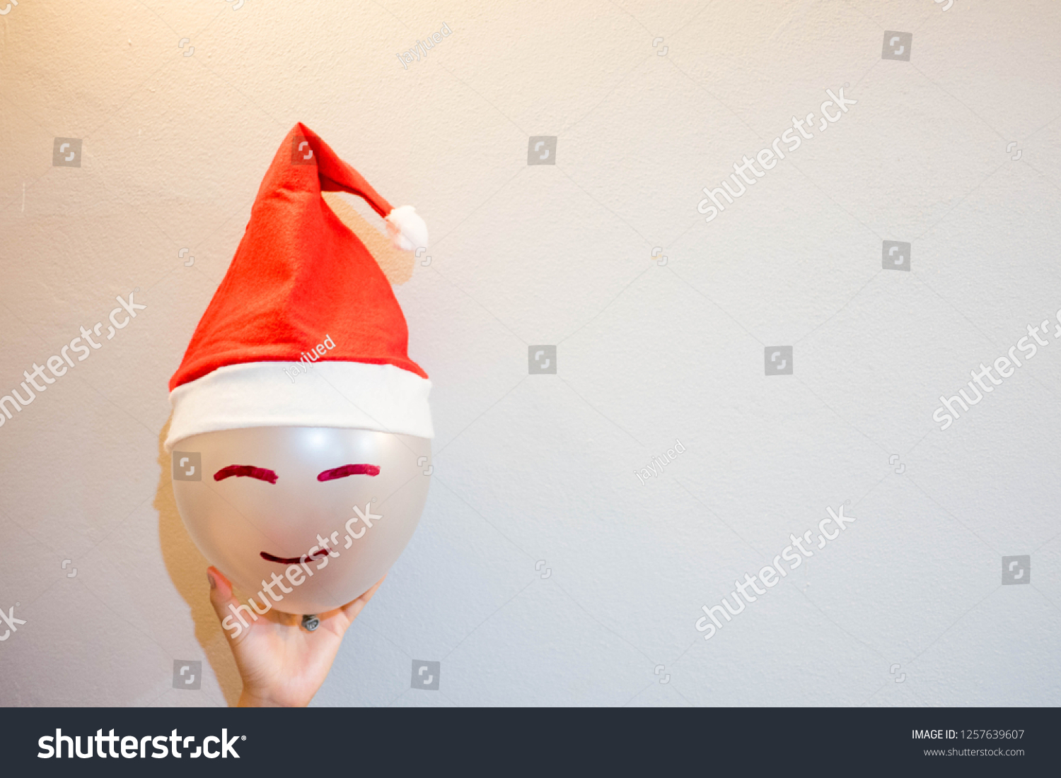 balloon santa hat