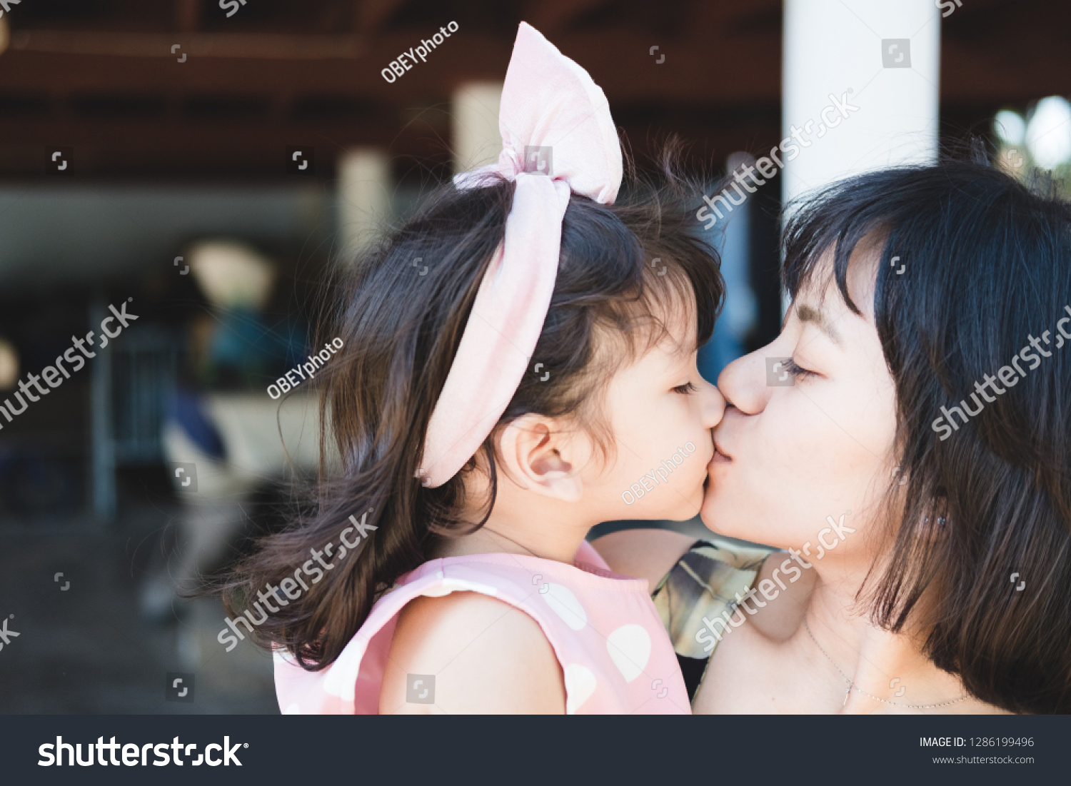Asian Girls Kissing Video