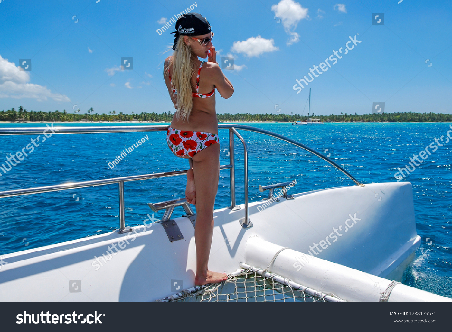 bikini girl yacht