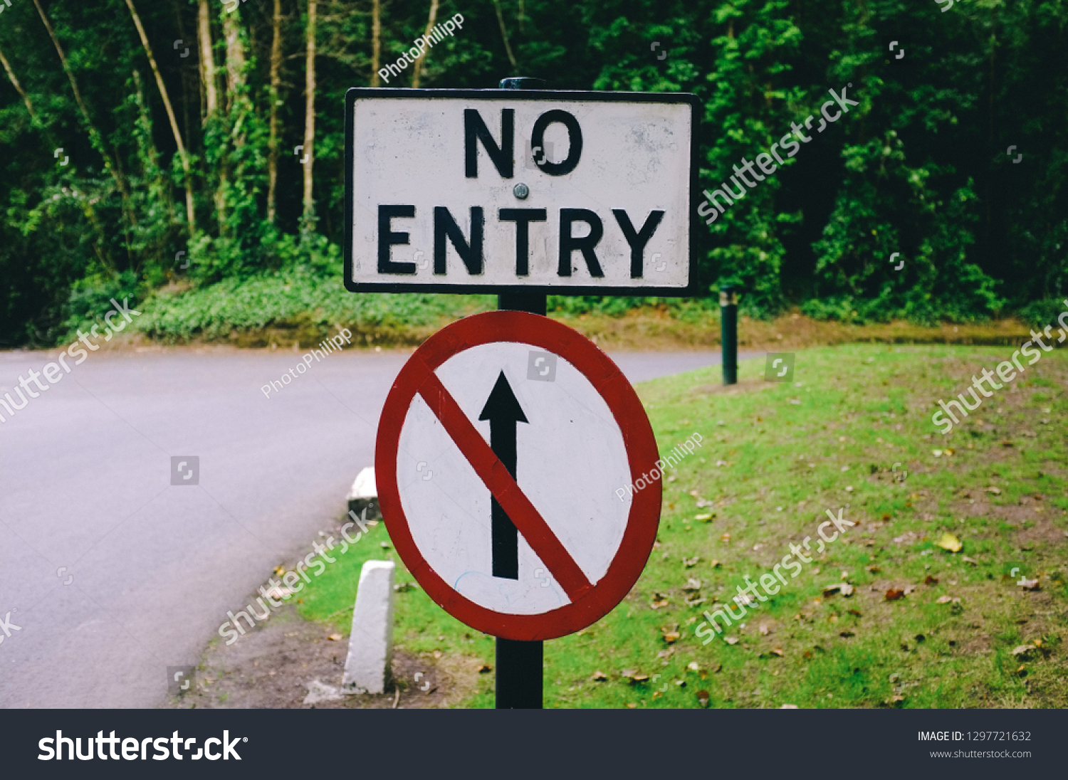 Traffic Sign No Entry Stock Photo 1297721632 | Shutterstock