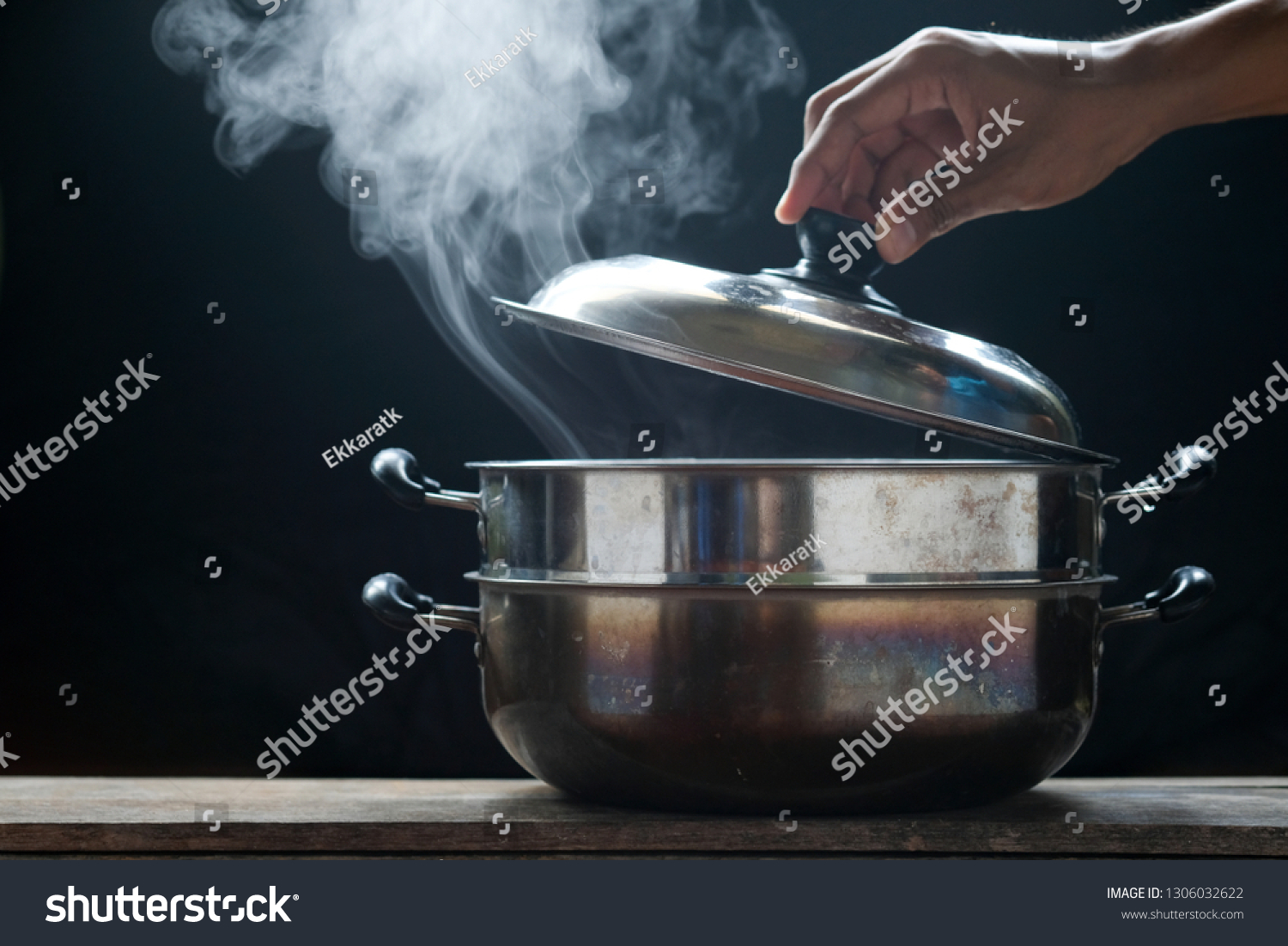 Steamed food that is cooked with steam фото 111