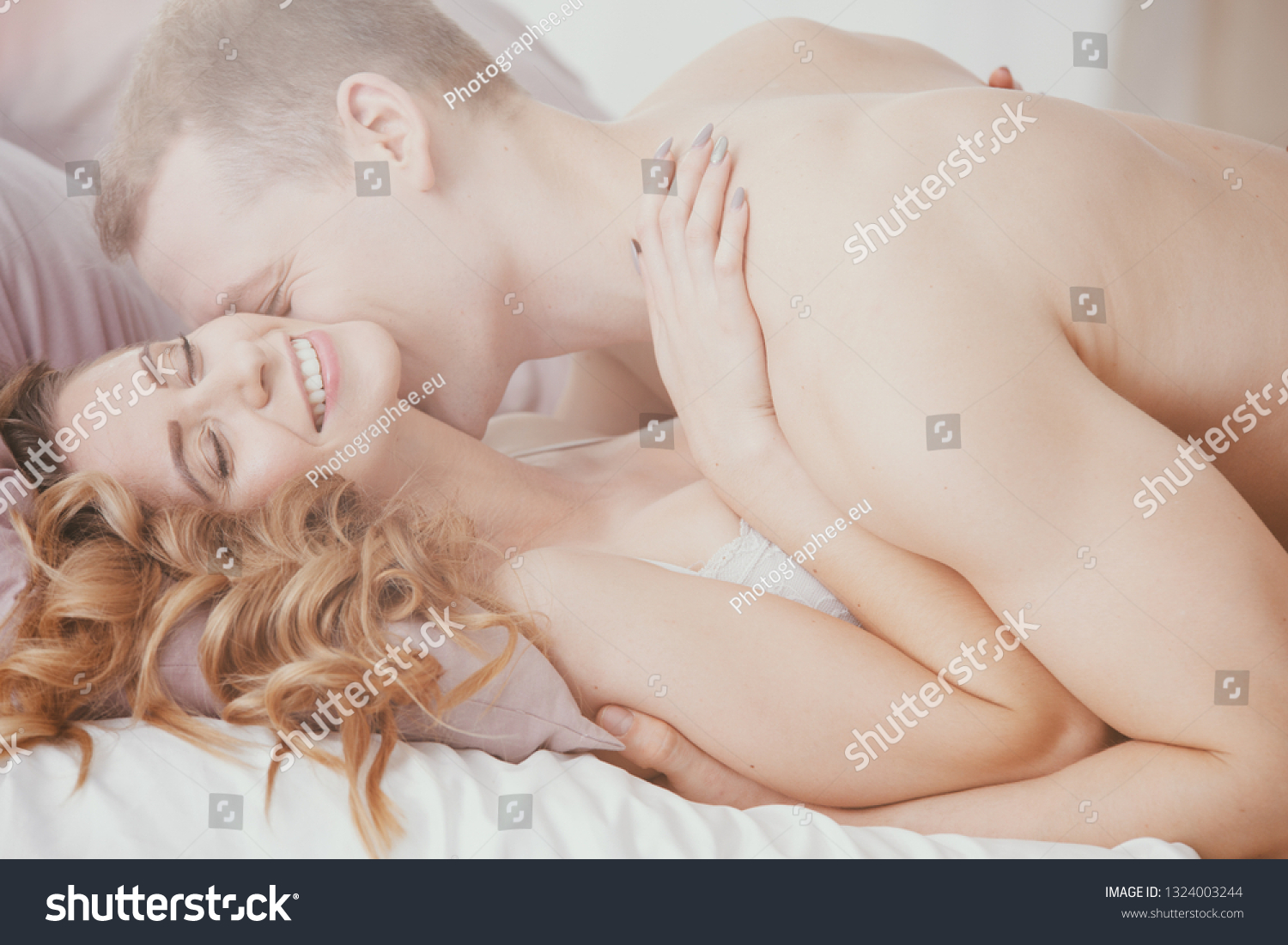 Naked Women Kissing Naked Men