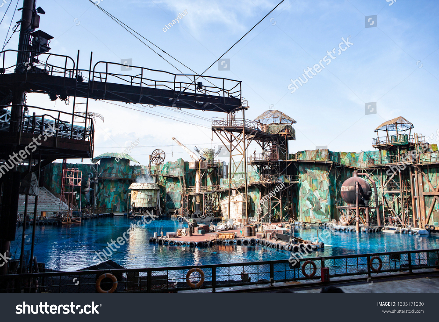 universal studios singapore waterworld