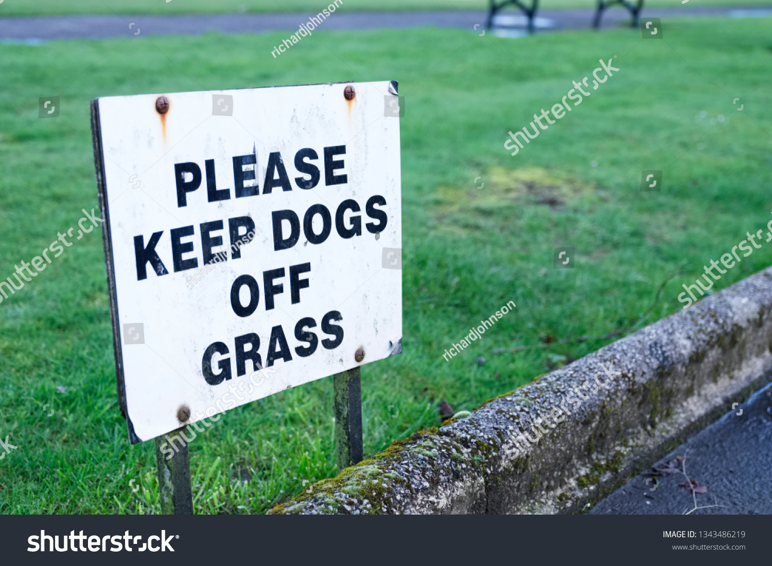 Keep your dog. По газонам не ходить табличка. Keep Dogs under Control перевод. Please keep Dogs on a lead.