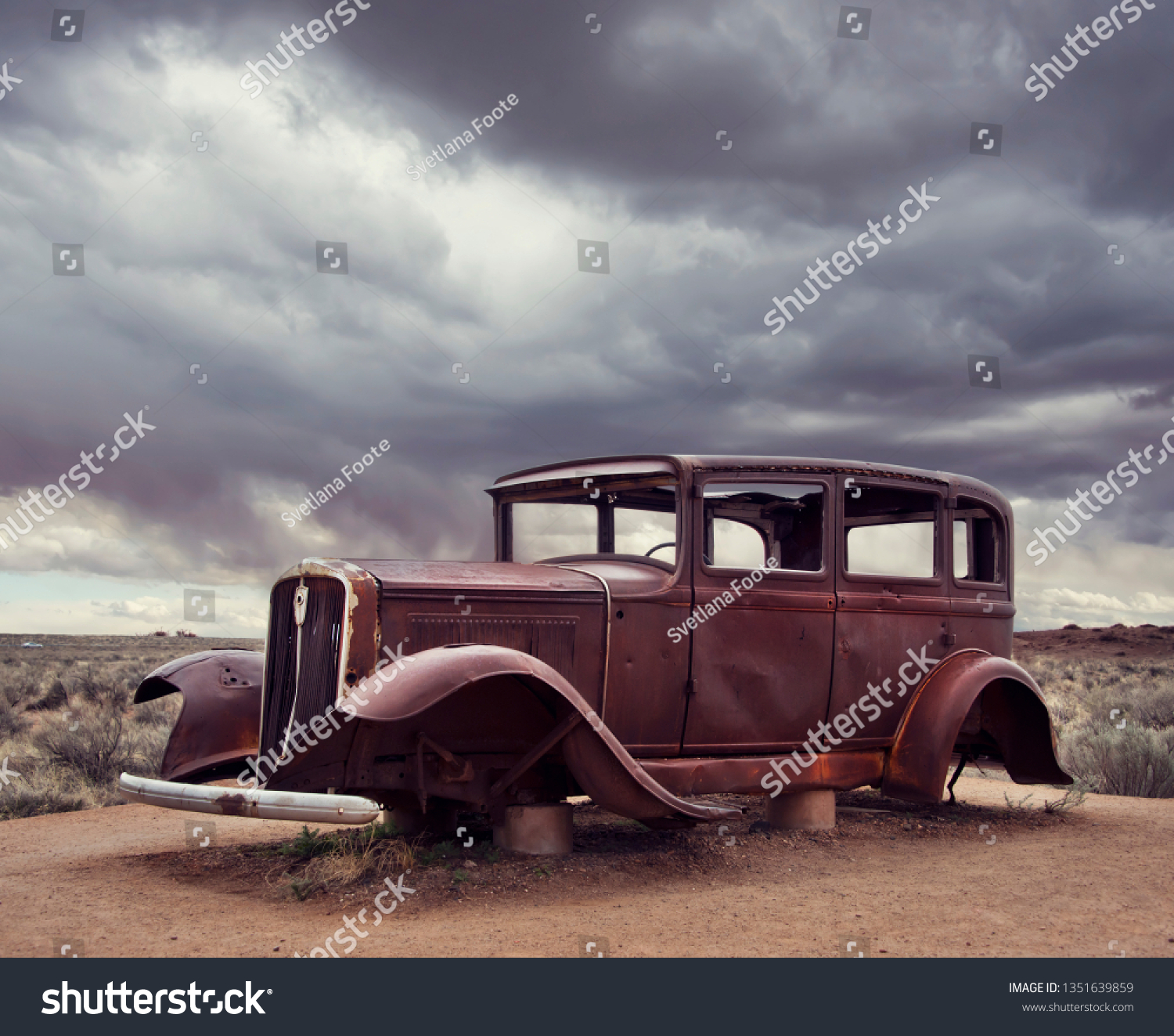 Route 66 Vintage Car Relic Displayed Stock Photo 1351639859 | Shutterstock