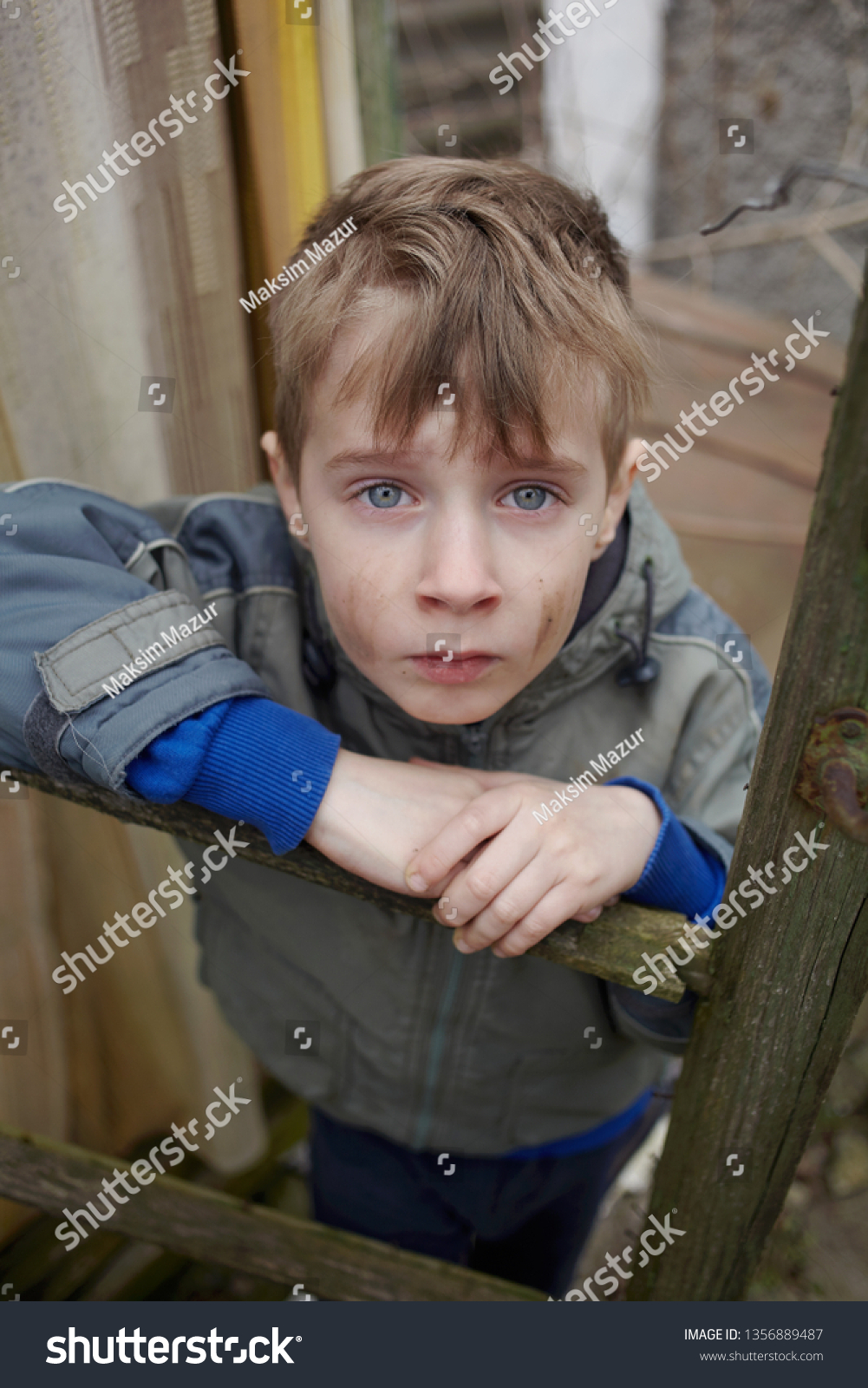 Portrait Unhappy Homeless Child Poor Neighborhood Stock Photo ...