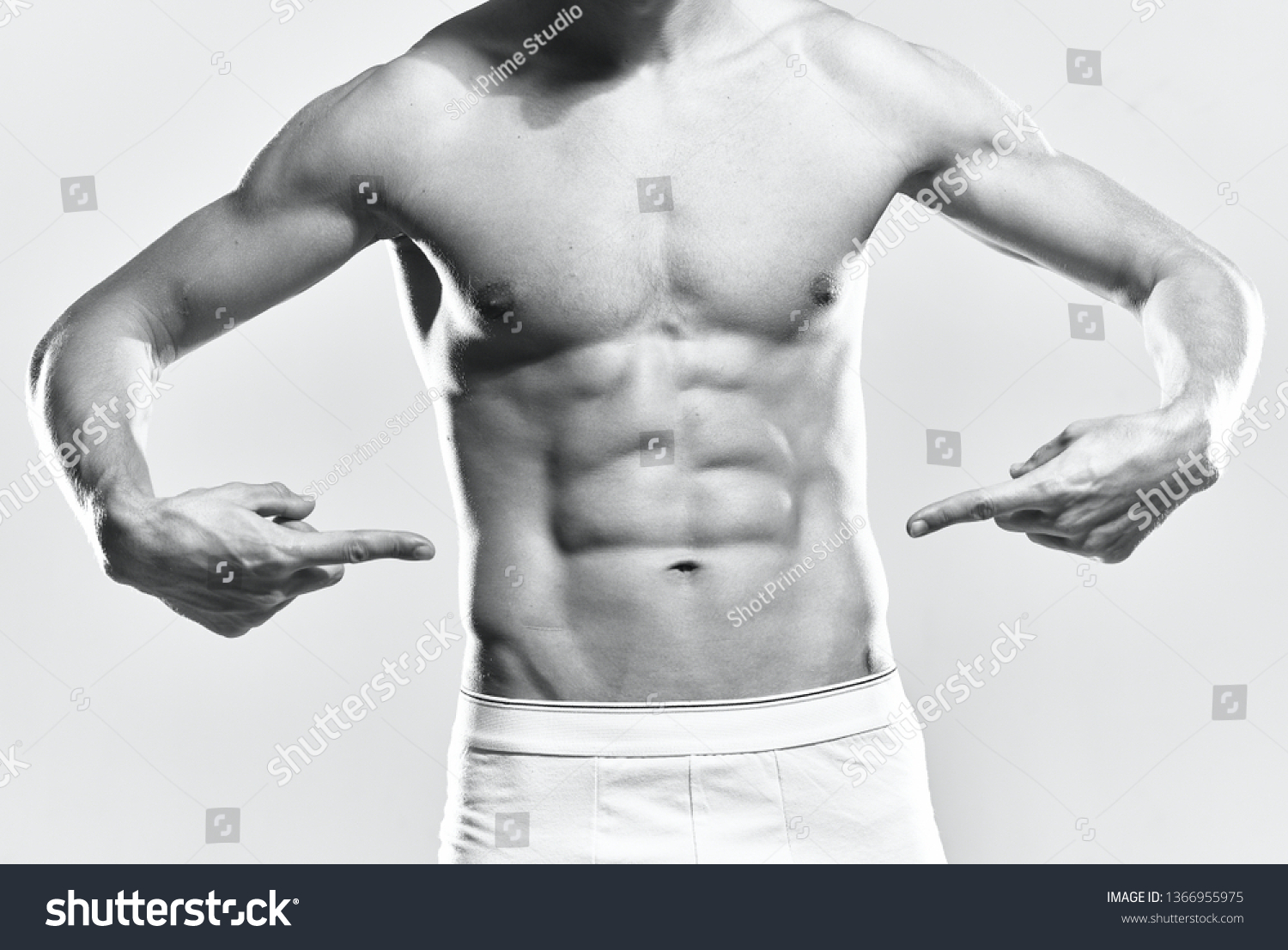 Photo De Stock Beefy Male Athlete Muscular Naked Torso Shutterstock