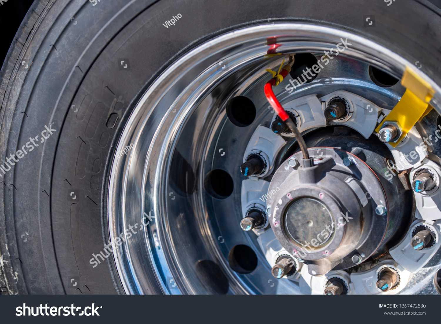 Tire Rim Big Rig Semi Truck Stock Photo 1367472830 | Shutterstock