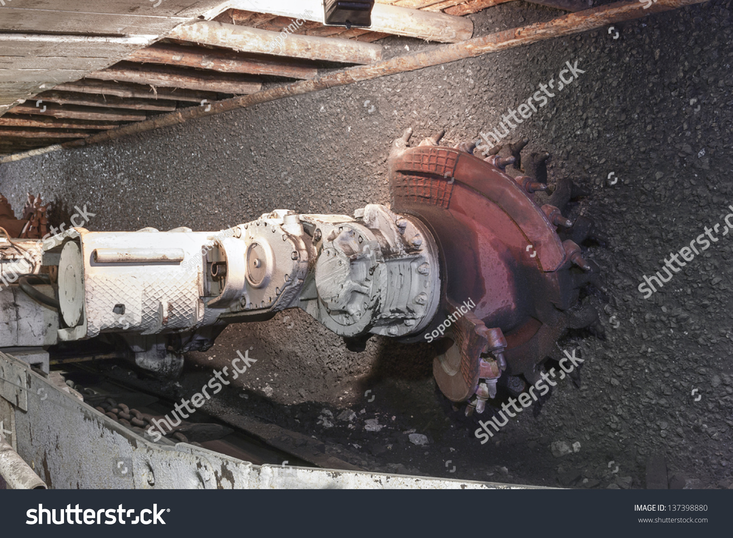 Longwall Mining Shearer Two Rotating Cutting库存照片137398880 Shutterstock