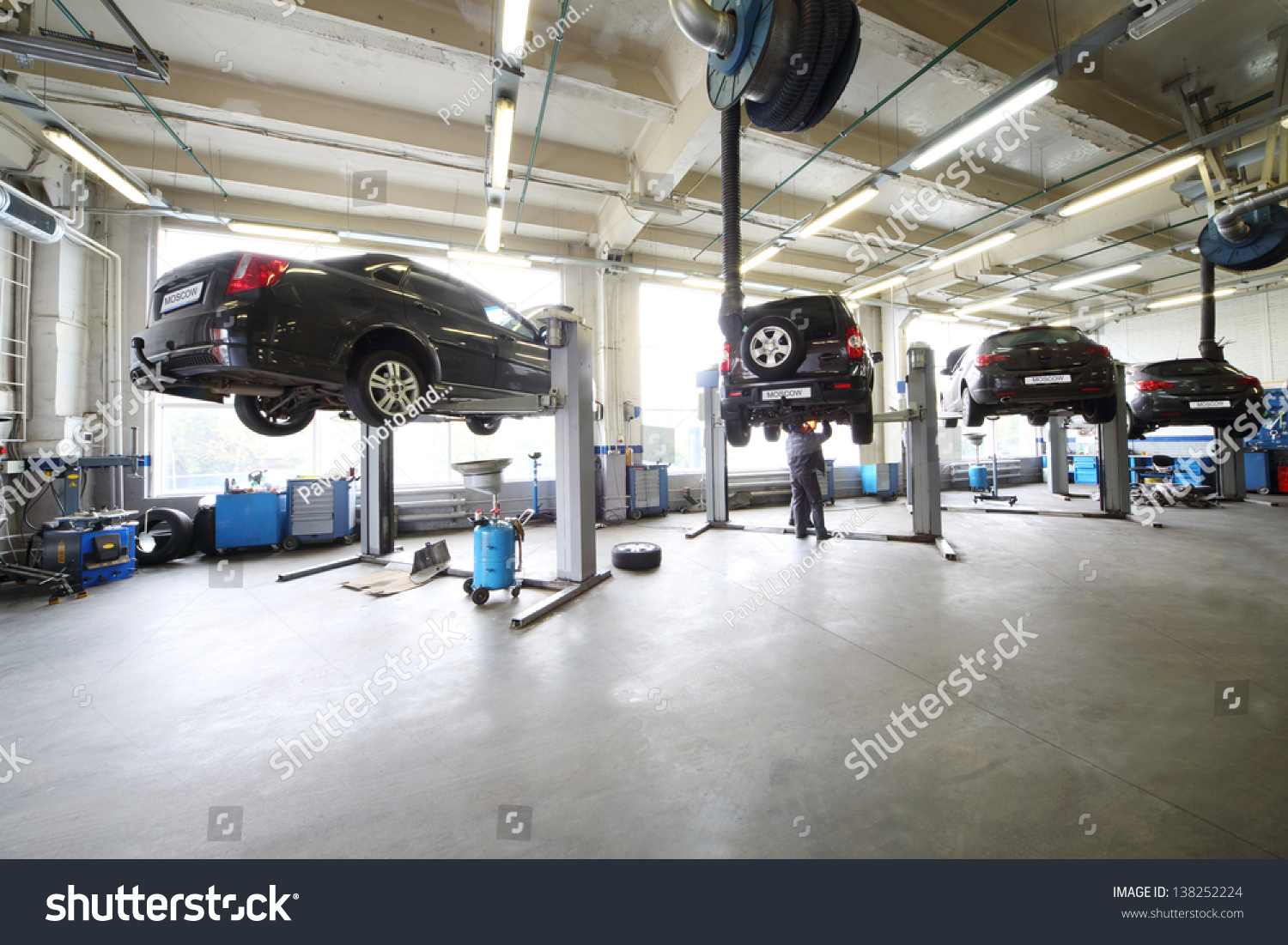 124,925 Automotive Workshop Images, Stock Photos & Vectors | Shutterstock