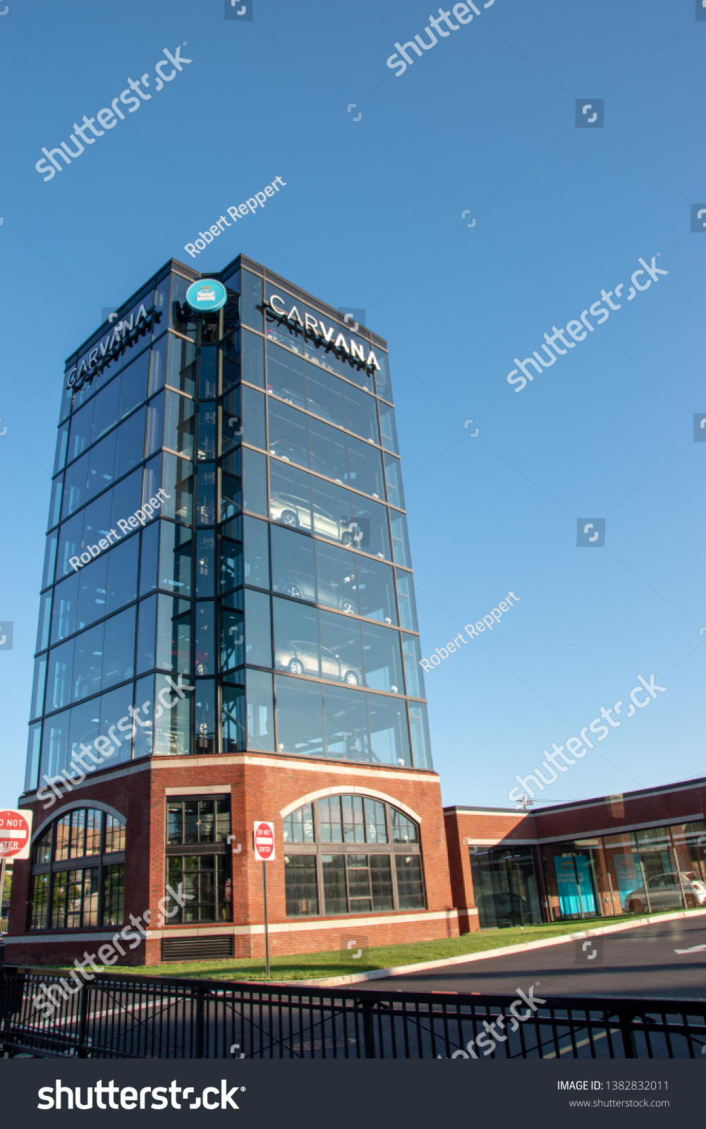 carvana vending machine philadelphia