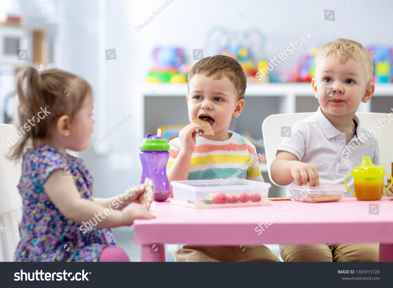 Group Children Eating Healthy Food Day Stock Photo 1383915728 ...