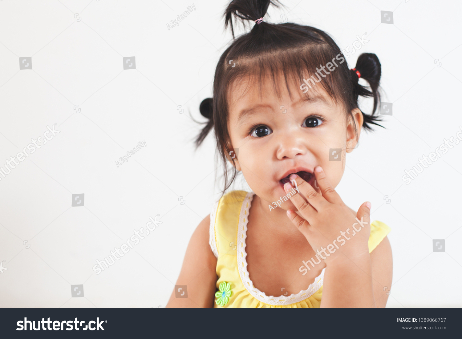 маленькой девочке дают в рот порно фото 37