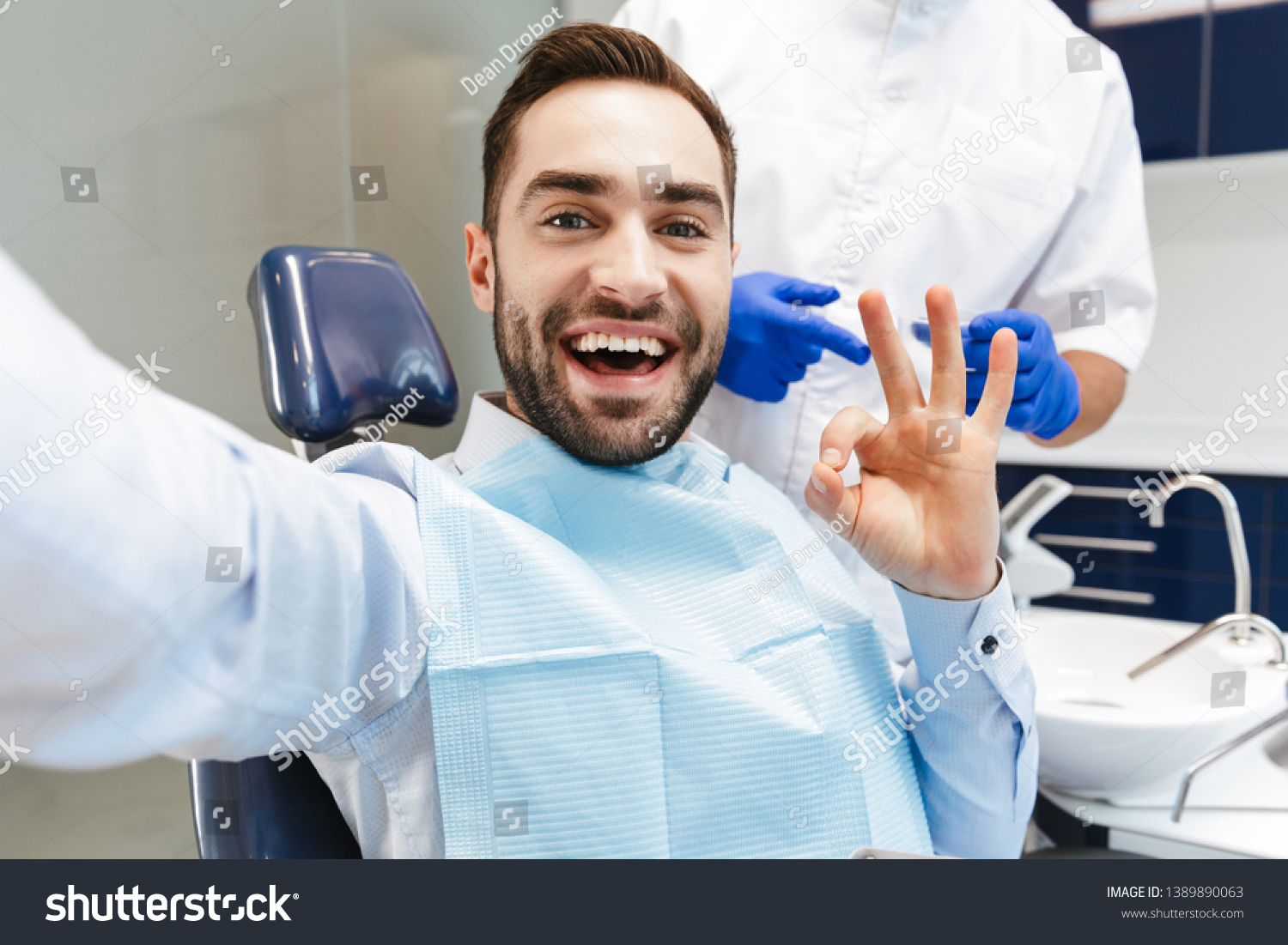 Врач стоматолог селфи
