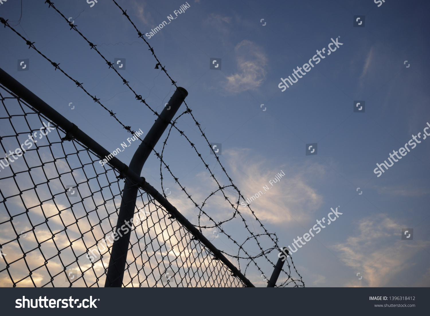 Restricted Area Fence Against Dark Blue库存照片 Shutterstock