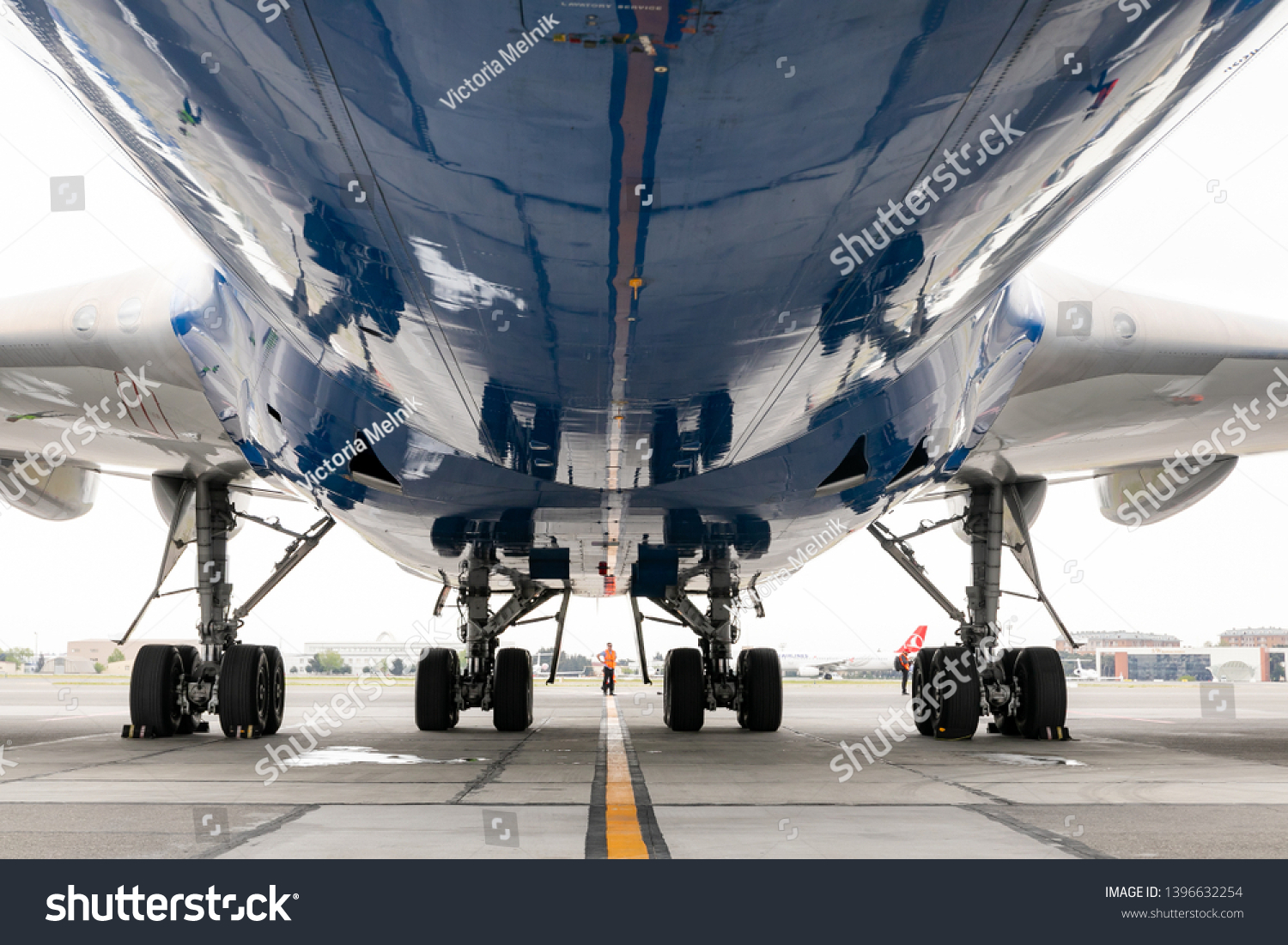 Rear Chassis Aircraft Standing Airport Stock Photo 1396632254 ...