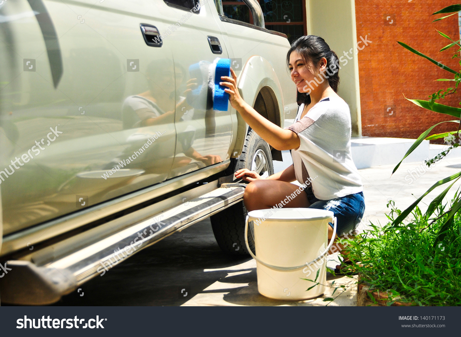 Ren Washing Girl