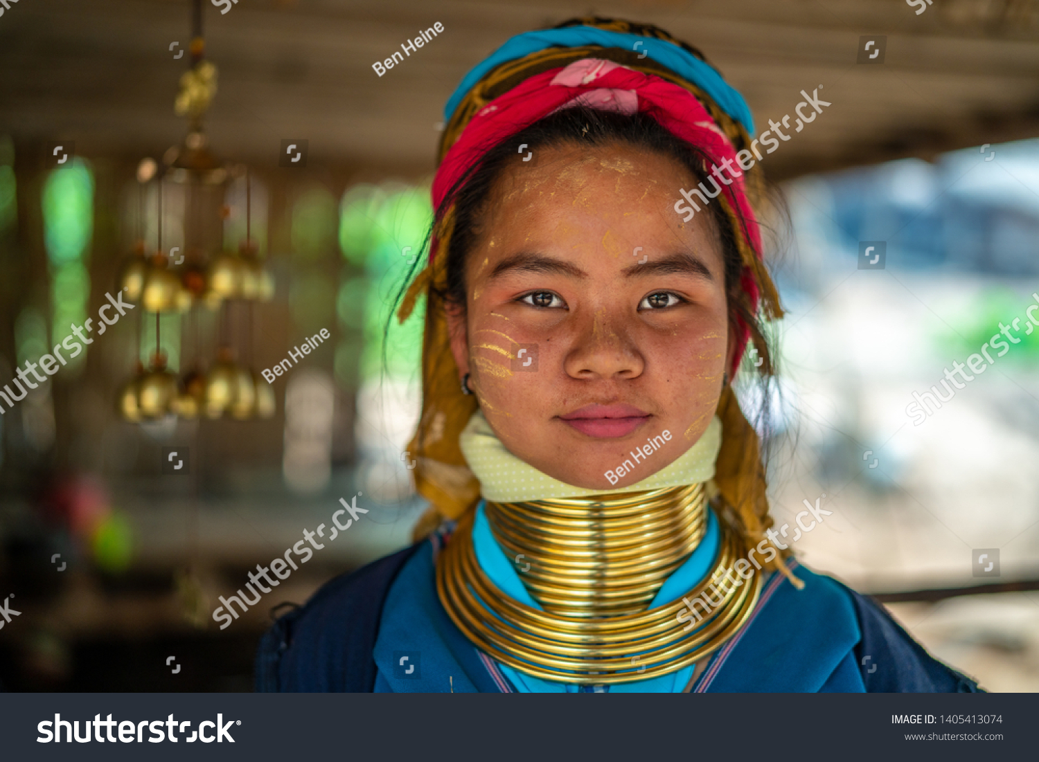 Young Smiling Asian Longneck Kayan Padaung Stock Photo 1405413074 ...