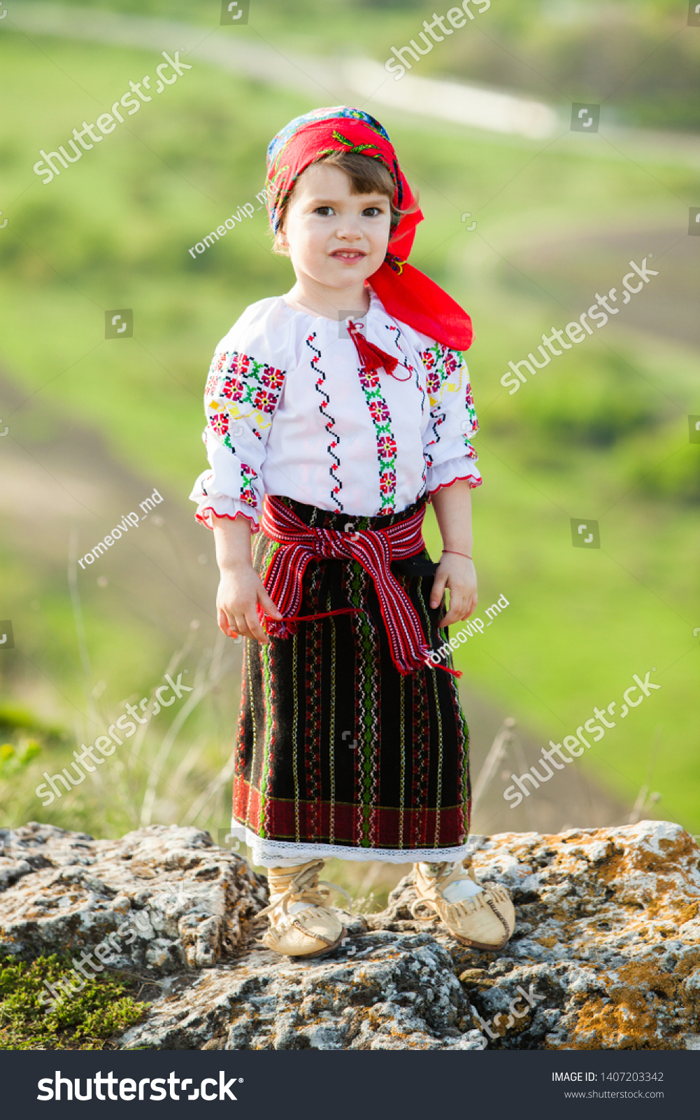 romanian folk costume