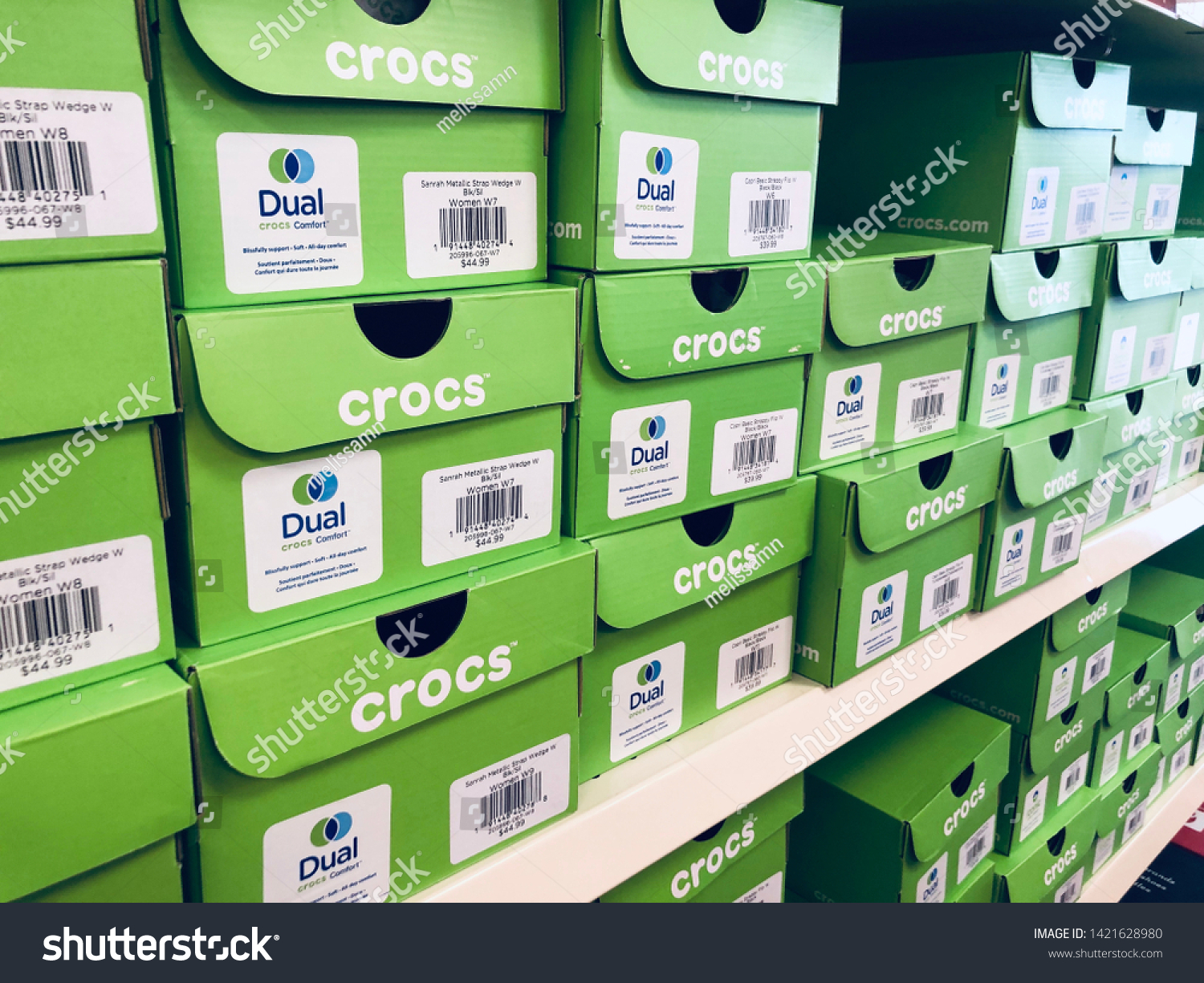 crocs box