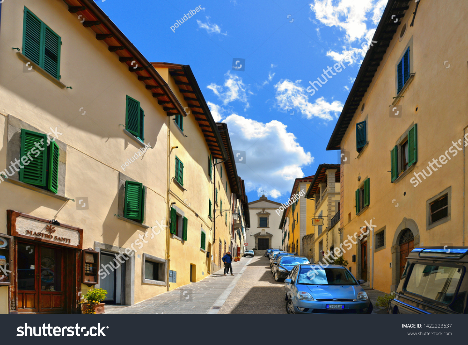 25052019-detail-narrow-street-old-historic-stock-photo-1422223637