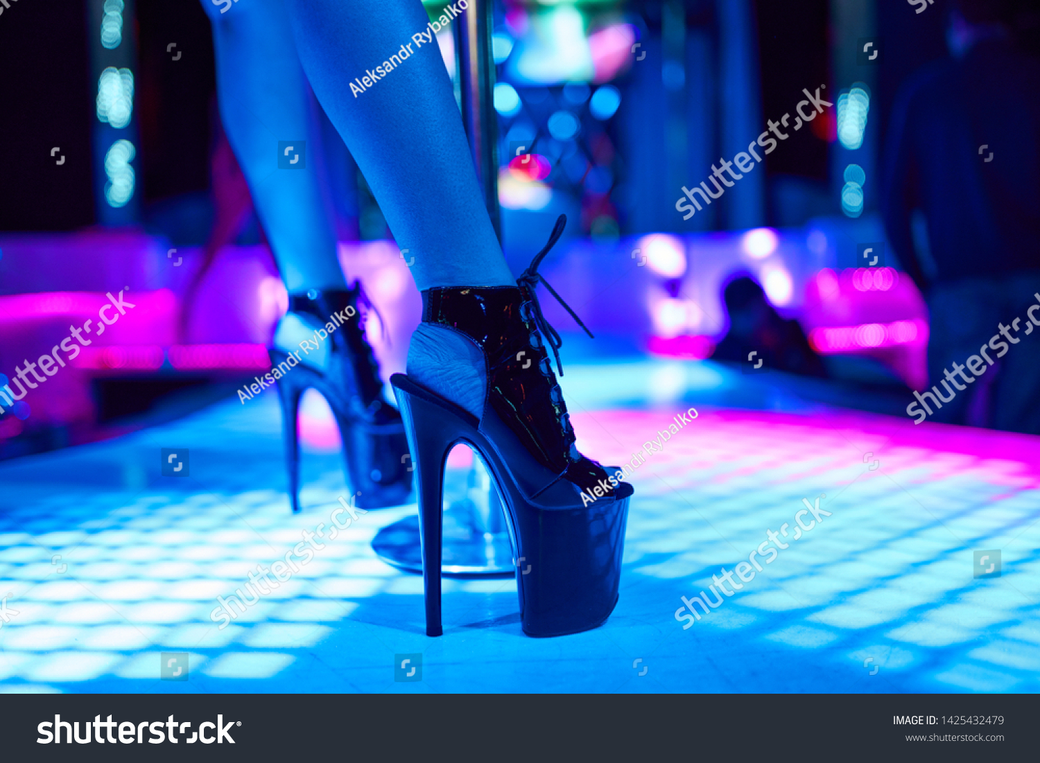 Young Sexy Girl Strip Club Luring写真素材1425432479 Shutterstock 6281