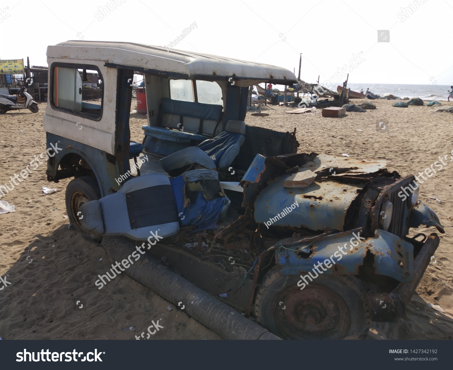 477 Jeep accident Images, Stock Photos & Vectors | Shutterstock