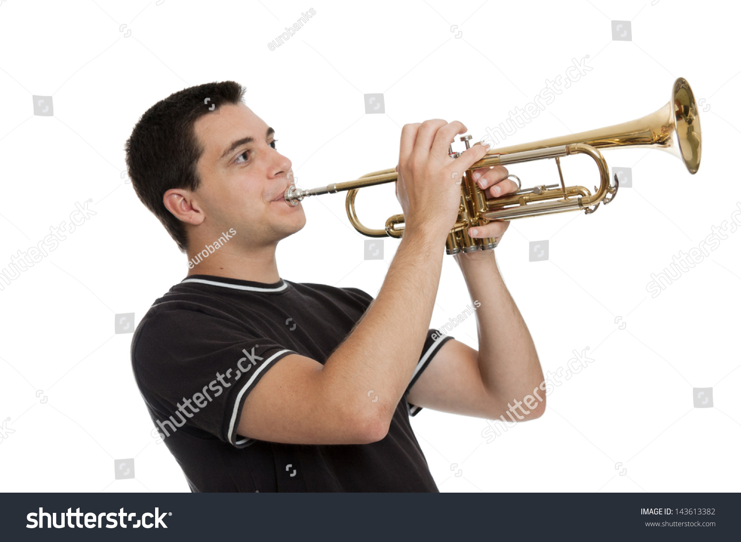 Дуть дудку. Музыкальная труба. Человек играющий на трубе. Человек с музыкальным инструментом. Трубач музыкальный инструмент.