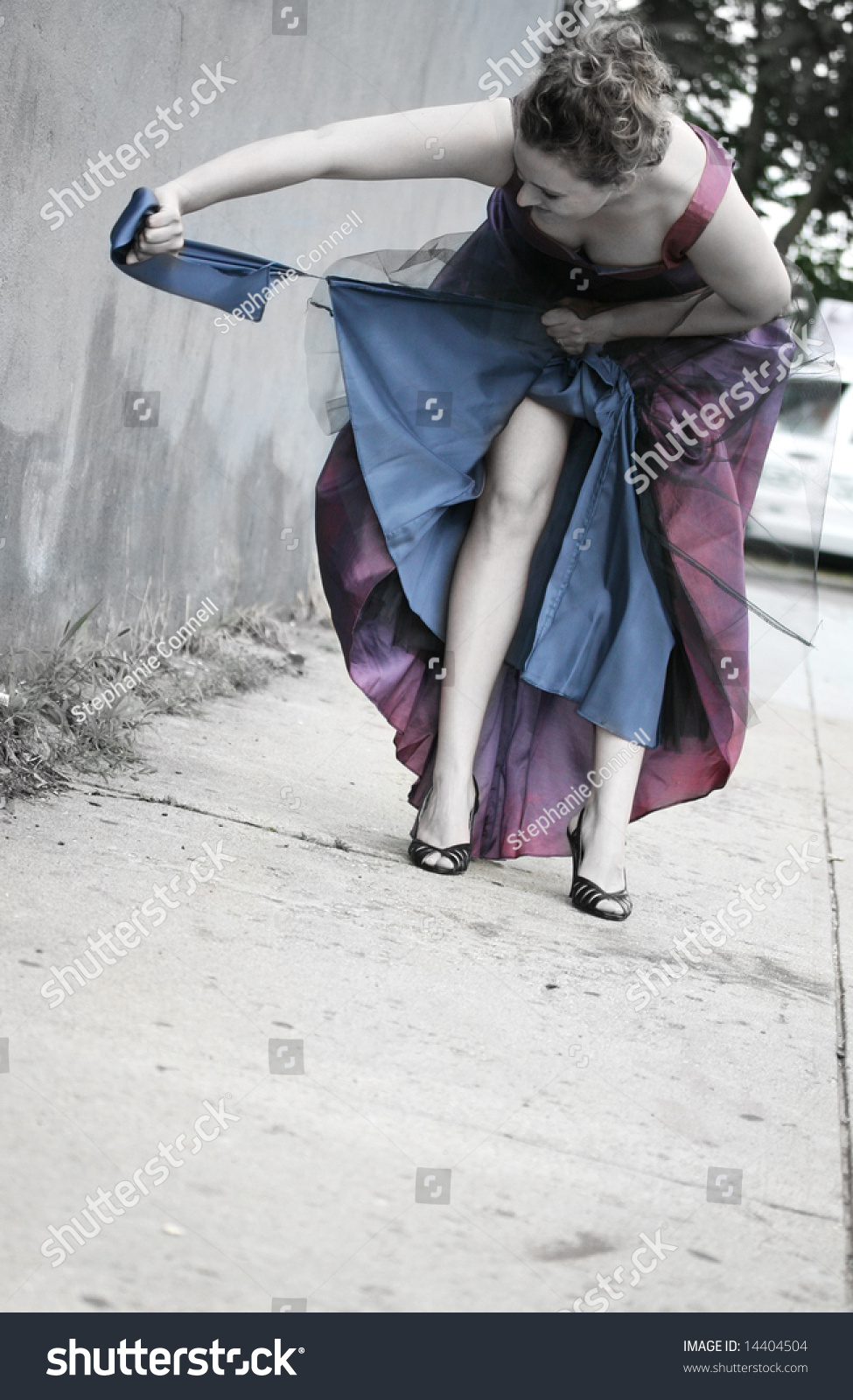 Woman Ripping Her Evening Gown On Foto De Stock 14404504 Shutterstock 9906