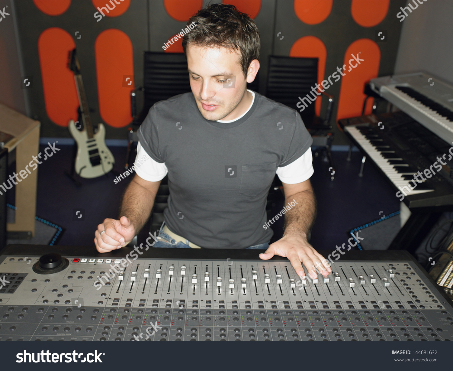 Sound male. Портрет звукооператора. Sound Technician. Звукооператор Прохоров. Stage Sound Technician working.