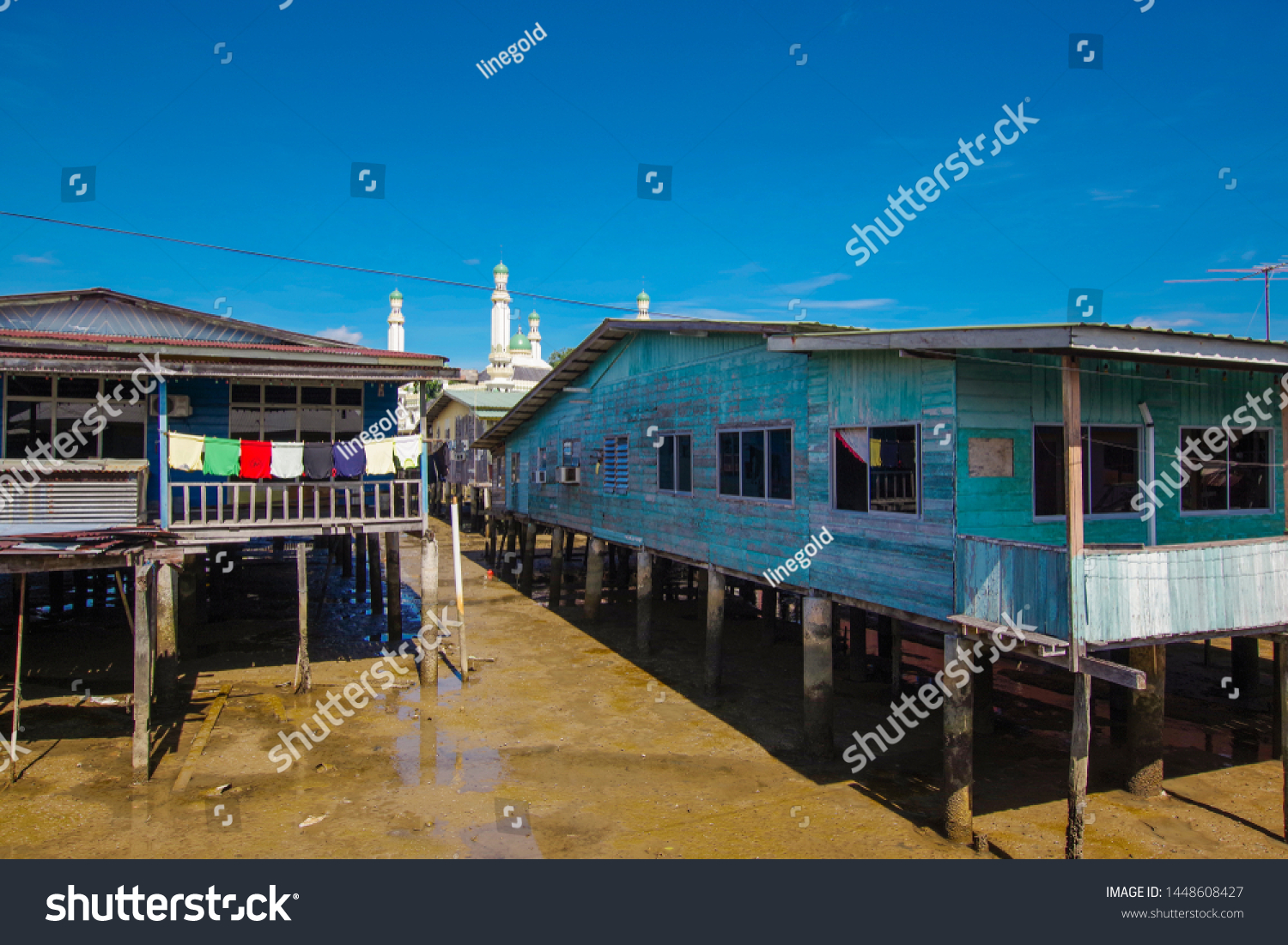 Worlds Largest Floating House Stock Photo 1448608427 | Shutterstock