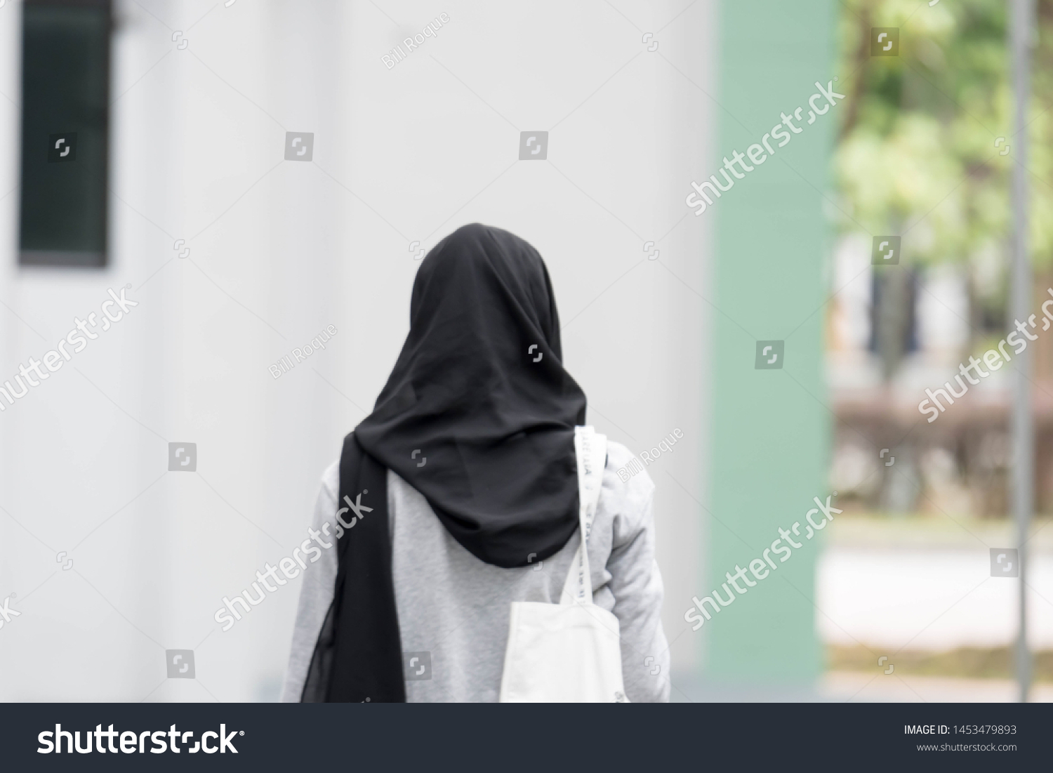 1,251 Muslim girl back view Images, Stock Photos & Vectors | Shutterstock