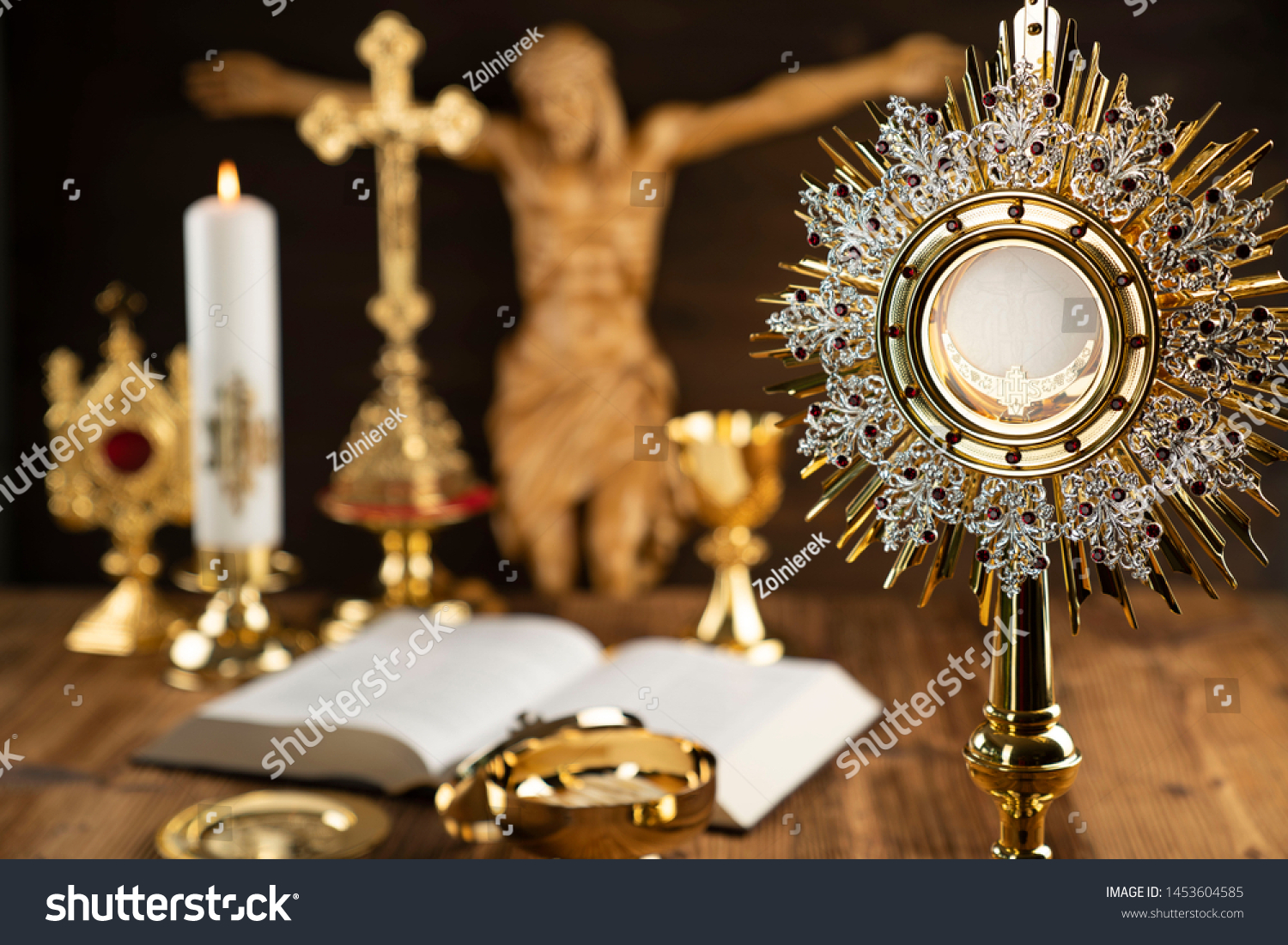 274 Adoration Of The Holy Eucharist Images, Stock Photos & Vectors ...