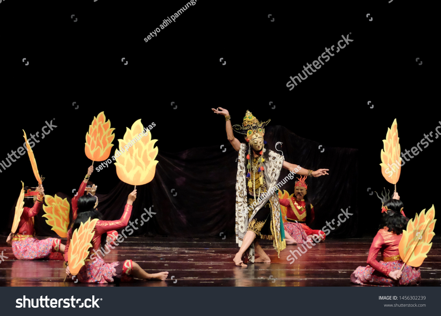 Tari Topeng Panji Panji Traditional Dance Stock Photo 1456302239 ...