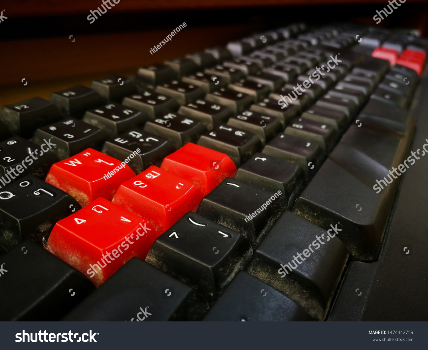 dirty mechanical keyboard